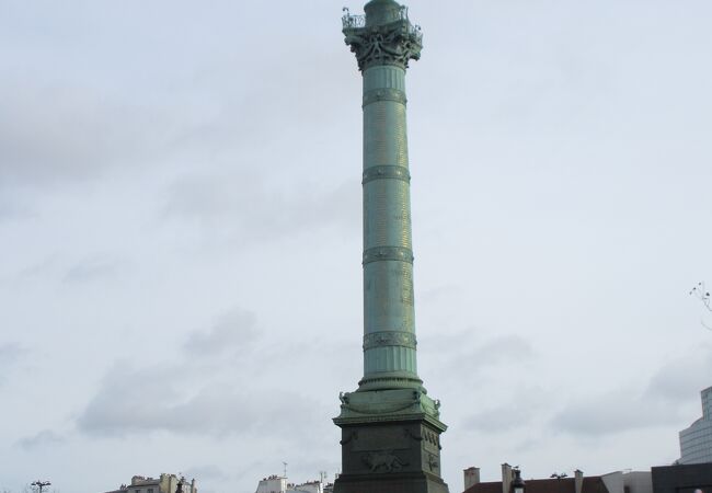 バスティーユ広場の観光と歴史、オブジェは何？治安は