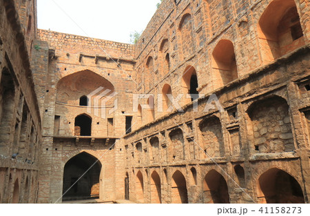 インド ニューデリーの歴史的建造物 アグラーセン キ バオリ 階段井戸の写真素材41158273- PIXTA