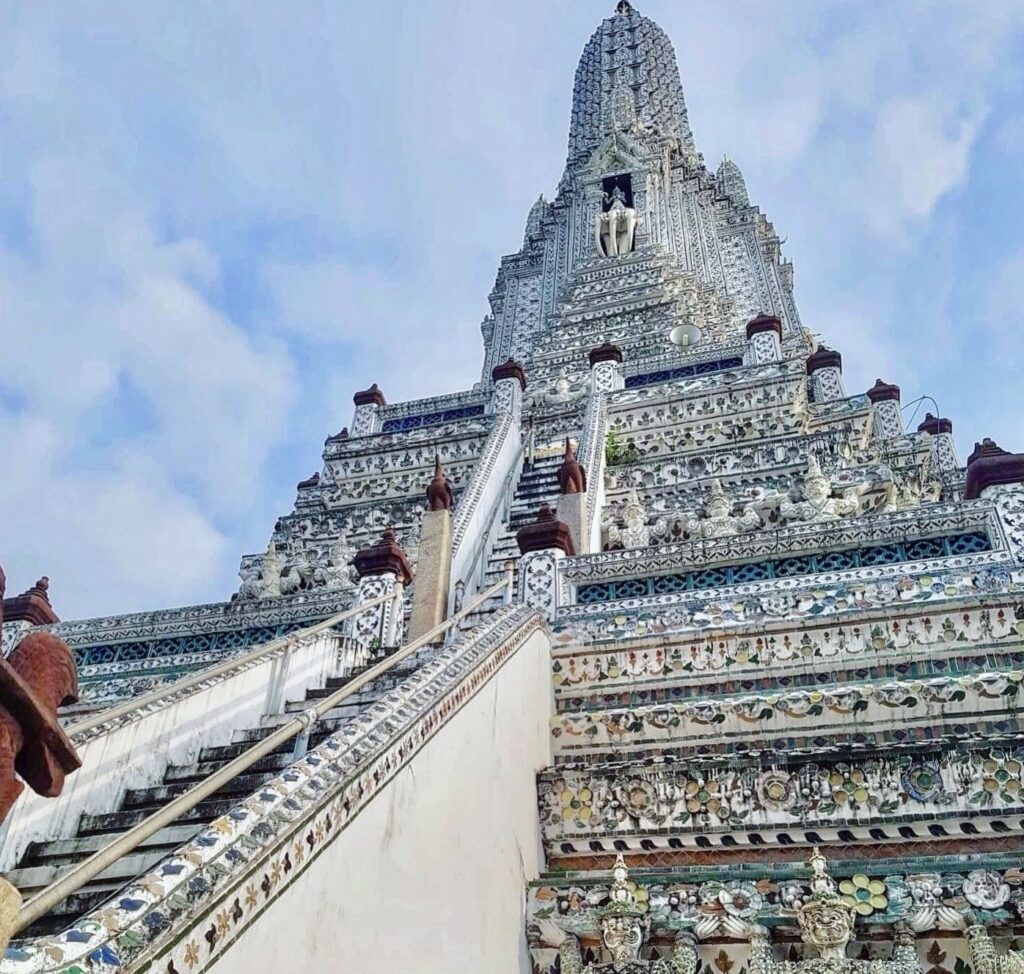 ワット・アルン バンコクの代表寺院・暁の寺の魅力を満喫！初めてのタイ旅行ガイド3児ママMayumiのタイ Blog