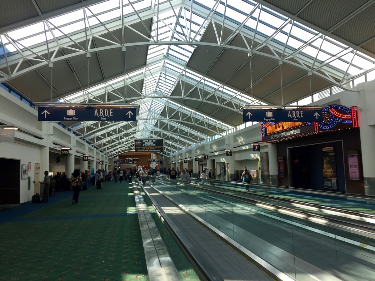 ポートランド国際空港 PDX からダウンタウンへ：移動手段まとめ 2025年版- junglecity.com