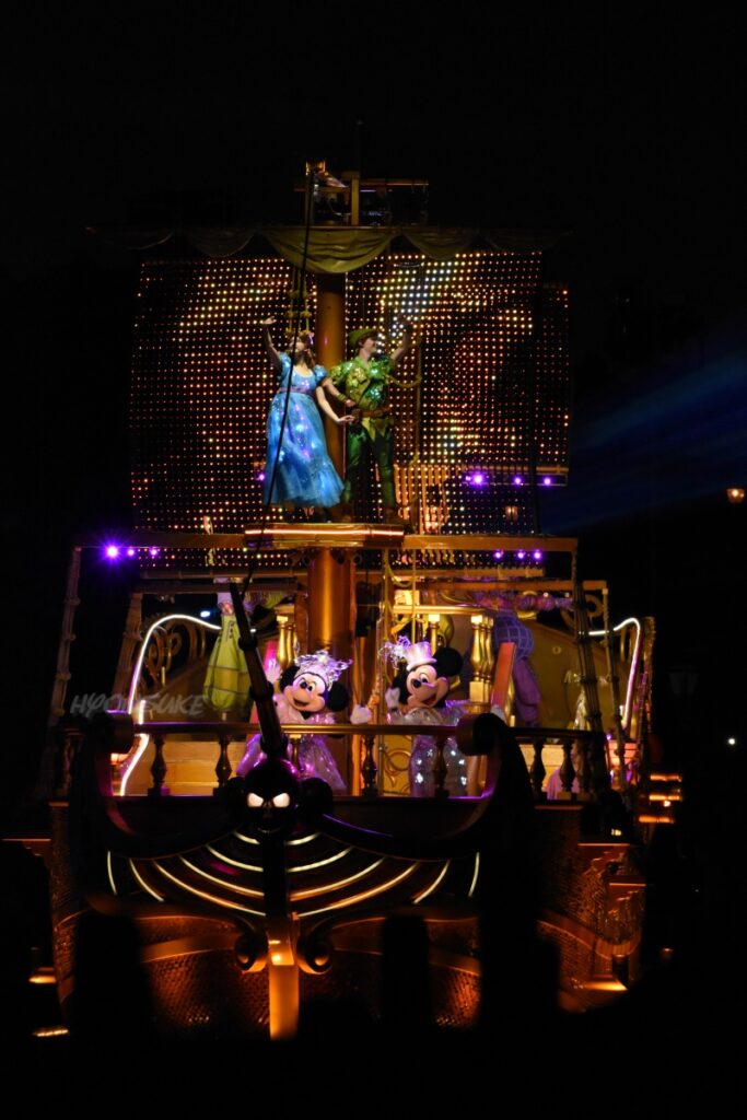 Tokyo Disneyland~ 夜のシンデレラ城を広角レンズで📸 ぜひスライドしてみて下さい👉👉tokyodisneyresortTDLTDSdisneydisneylanddisneyseaディズニーディズニーランドディズニーシー東京 ディズニーランド東京ディズニーシー東京ディズニー