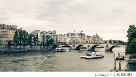 パリのセーヌ河岸パリ 旅行の観光・オプショナルツアー予約 VELTRA ベルトラ