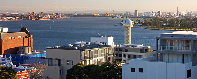 オーストラリア最大級の港、ニューカッスル港を俯瞰する