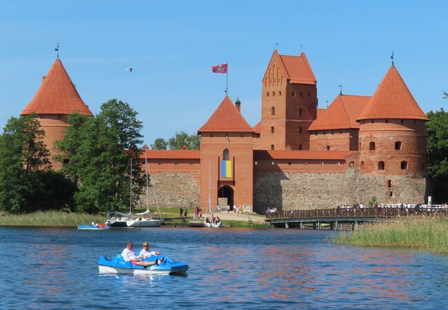 バルト三国旅行記34リトアニア編 悪天候の中辿り着いたトラカイ城が素晴らしい : ロンリートラベル ～海外個人旅行記～