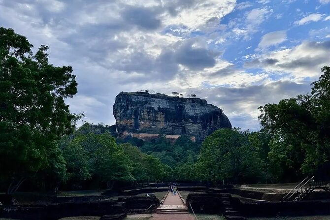 スリランカ旅行記⑥～超運動音痴でも登れる！世界遺産：シギリヤロックからサンライズを臨む最高の朝活～インドアOLが駐在妻になる話
