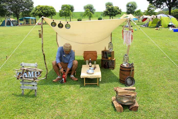 シェルターGの幕内レイアウトはこんな感じ。 広くてソロキャンプにはマジで最高だなぁ。 デュオにもぴったり使えて良さそう。 このときサイドテーブルにいつものエッジスタンド&GOALZEROを 付け忘れてるのと、 寝床にはこのあと蚊帳を設置してます。キャンプソロ