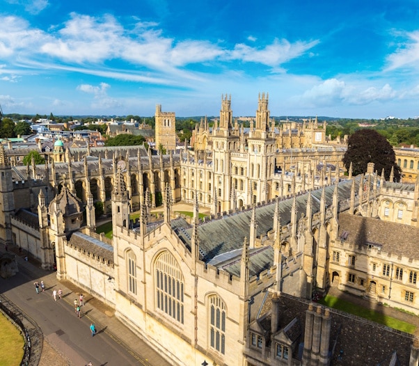 ロケ地ツアー ファン必見！ハリー・ポッターのロケ地めぐりツア