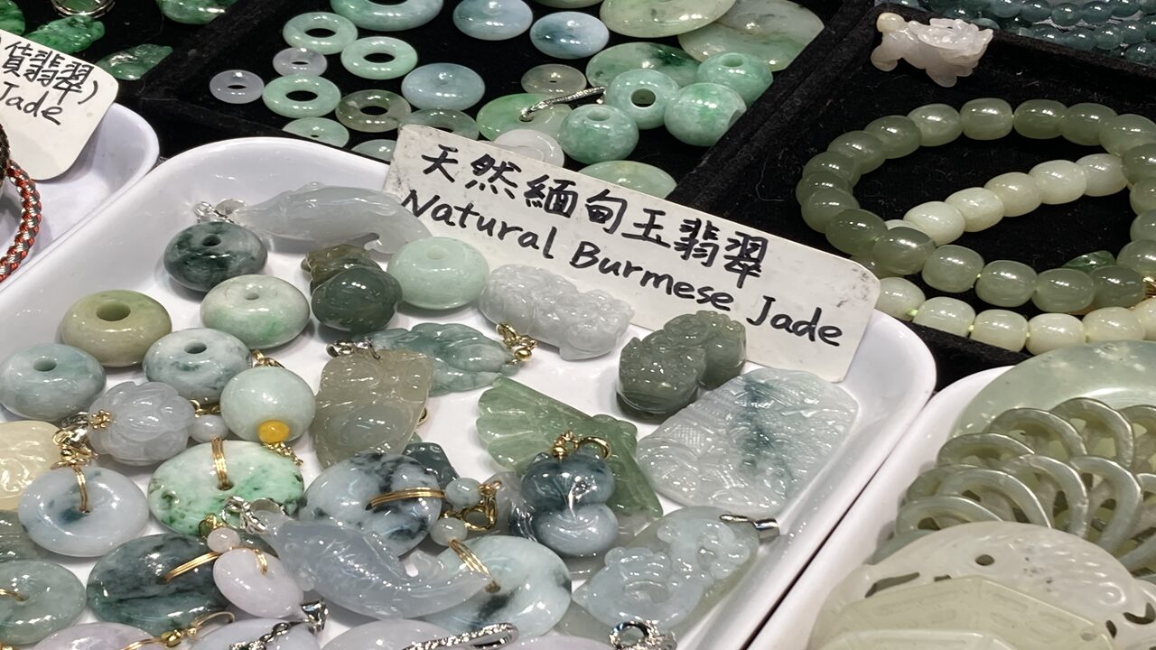 台湾 翡翠のお土産は「建國假日玉市」へ！パワーストーンのブレスレットなどが多数ずっきーの台湾生活