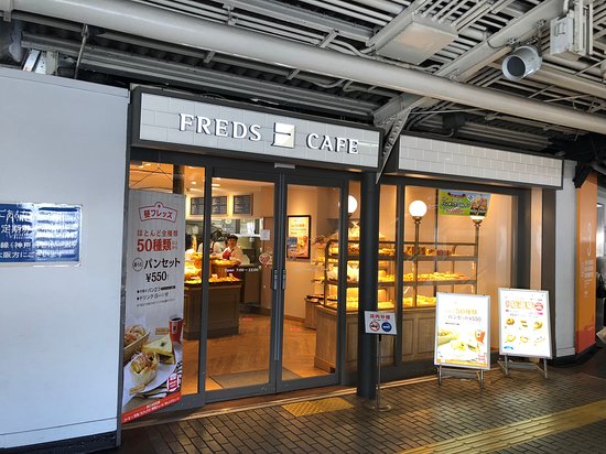 駅構内でも居心地の良いカフェ』by nekoフレッズカフェ 十三店のクチコミ - フォートラベル