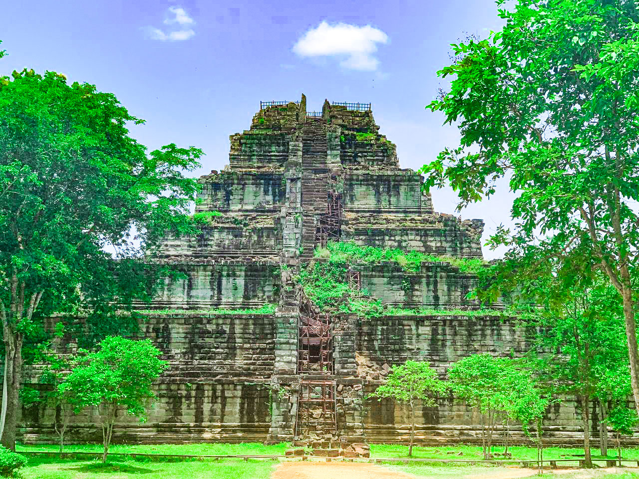 遺跡探訪72 半年前に世界遺産になった、コーケー遺跡群 Prasat Koh Ker, 921 ADNancy@Angkor