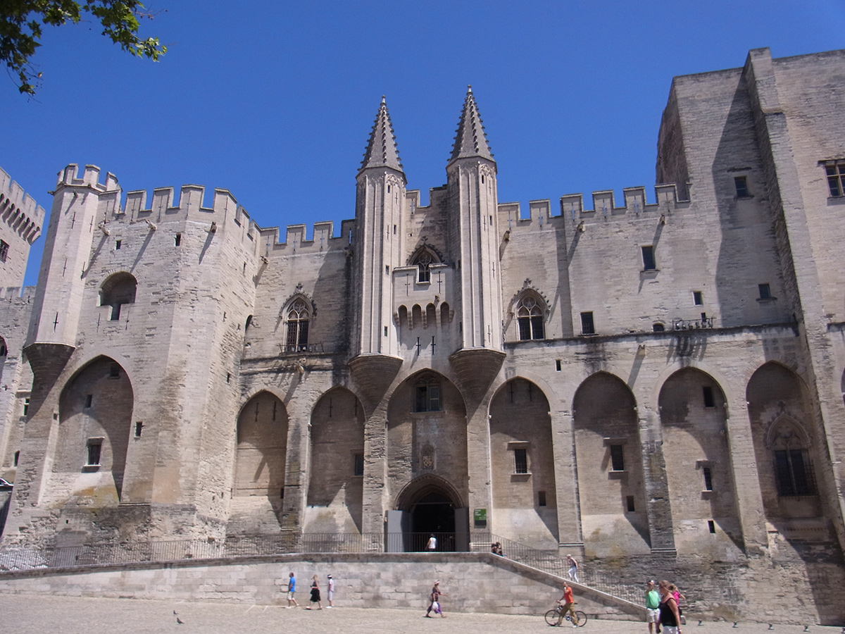 アヴィニョン歴史地区海外旅行・国内旅行のツアーやホテル予約はNEWT ニュート