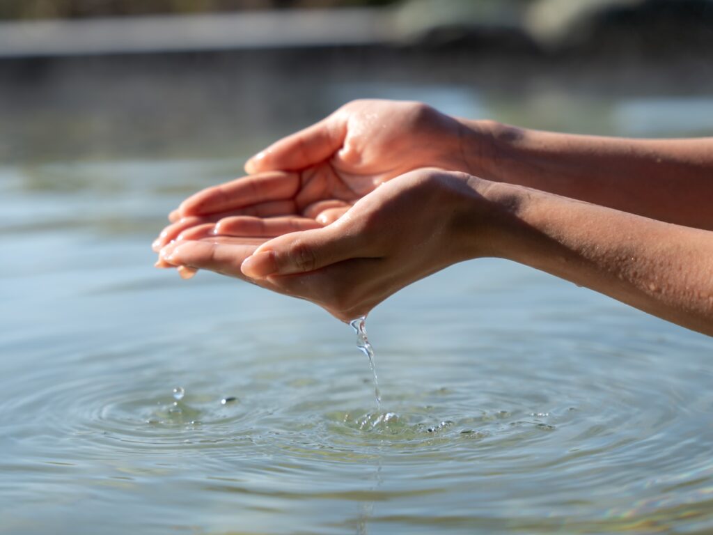 地元へ感謝を💐志摩市民限定 日帰り温泉500円地元•志摩市の皆様へ 30周年の感謝を込めた志摩市民限定の特別企画✨ 「日帰り温泉ワンコインキャンペーン」を開催！6〜7月の2ヶ月間、 志摩市民の方は身分証の提示で 通常2000円の日帰り温泉を 500円 でご利用いただけ