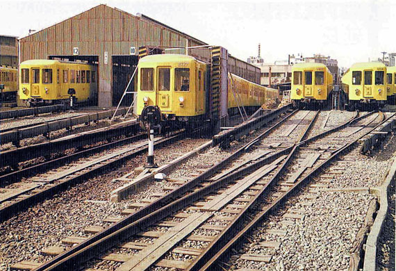 都営地下鉄車庫で休憩中の車両達 写真素材4279084- フォトライブラリー photolibrary