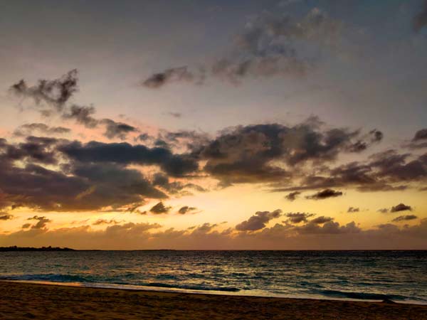 与論島 透明度抜群の「ウドノスビーチ」への行き方とおすすめポイント離島ガイド
