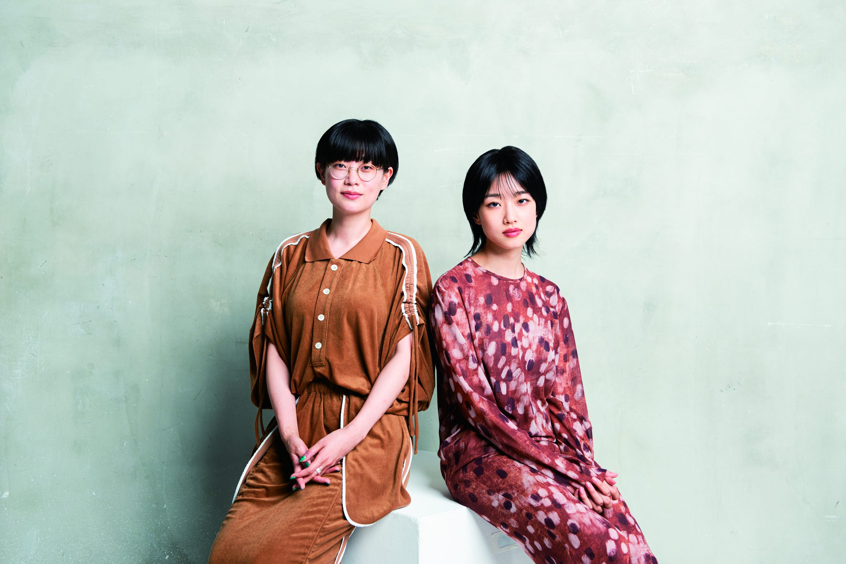 話題沸騰！ 日本映画界に新風を吹き込む『ナミビアの砂漠』山中瑶子×河合優実の対談をお届けハーパーズ バザー Harper's BAZAAR 公式