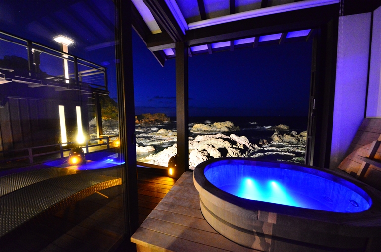 石川 ランプの宿 逆境を力に 「青の洞窟」干上がり 奇岩被害：北陸中日新聞Web