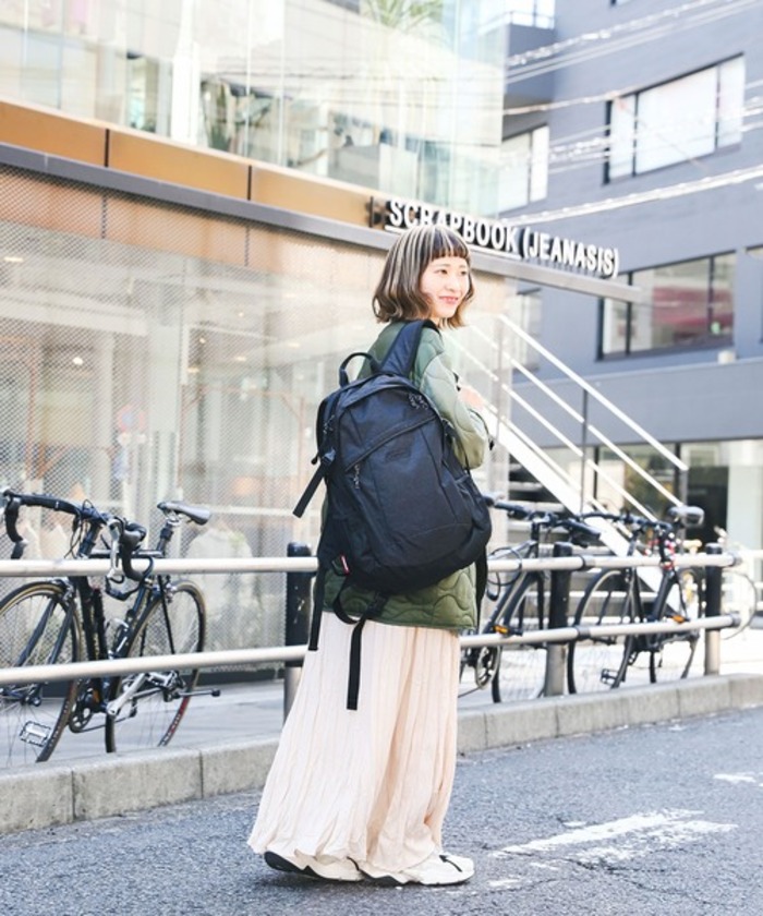 50代のおしゃれ学。旅の達人の１泊２日のバックパックとは？服飾ディレクター岡本敬子さん提案「好きな服を自由に着る！」mi-mollet ミモレ明日の私へ、小さな一歩