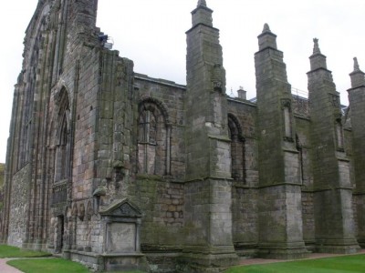 ホリールード宮殿ツアー：スコットランド王室のシンボルを探る旅