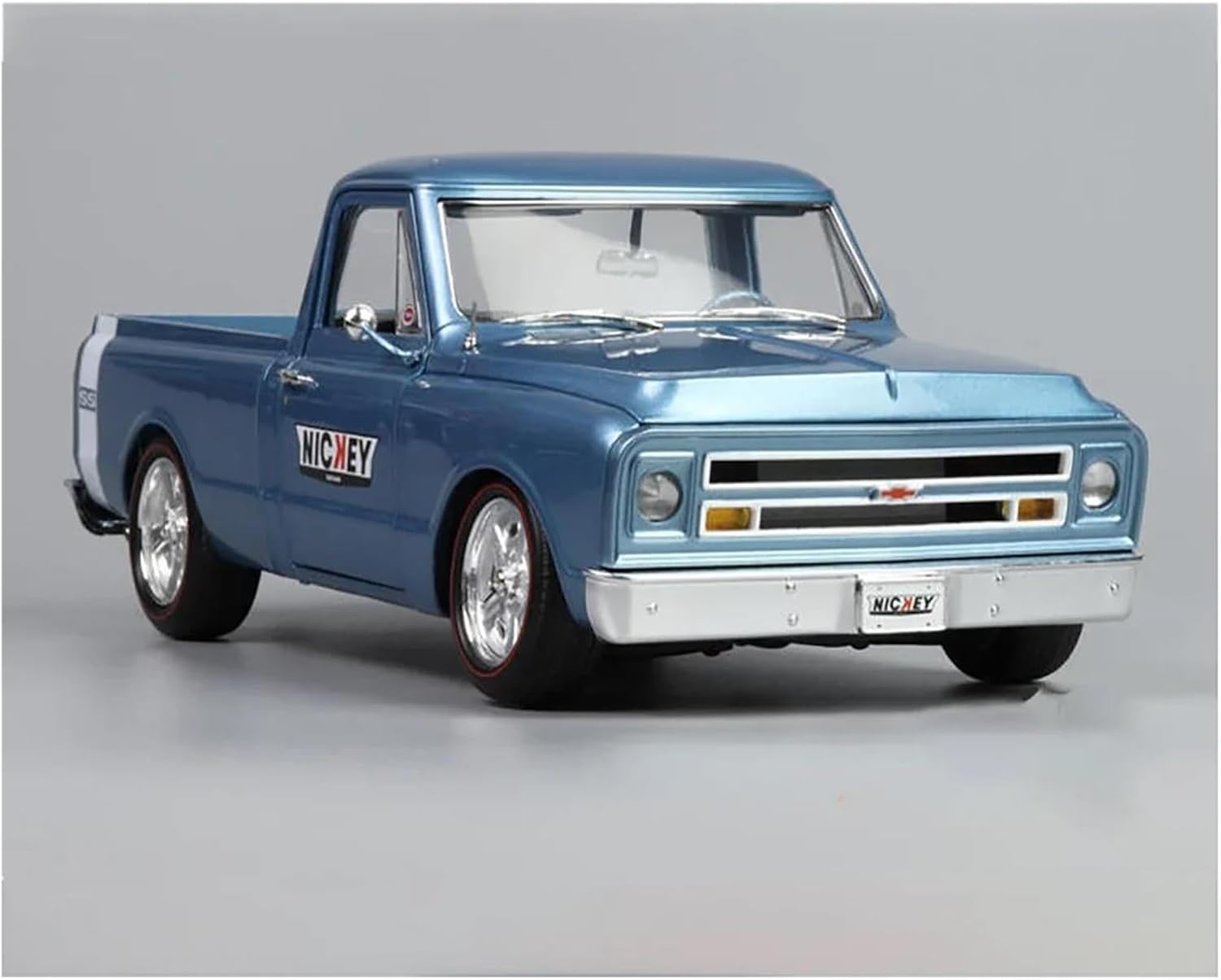 古くてもお宝：東京のレトロカーオーナーら、モダンクラシック車に興じるARAB NEWS