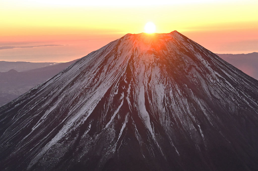富士山に昇る幻想的な日の出を見よう！おすすめ撮影スポットまとめ絶景・カメラFuji,CanGo - 地元スタッフが教える富士山 ・河口湖・富士五湖観光ガイド