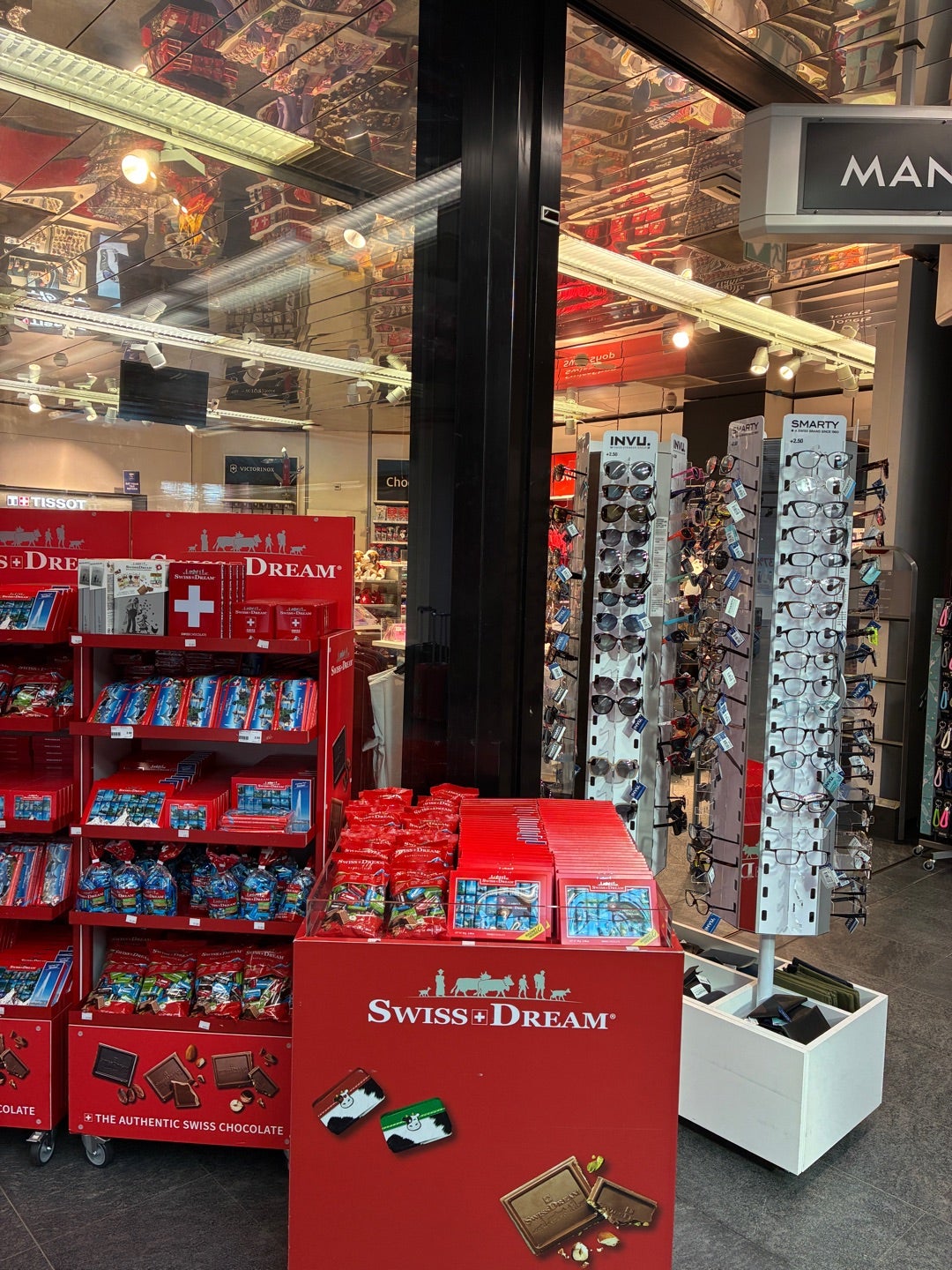 ブルネイ空港のおすすめのお土産屋さん「JUNJUNG」おしゃれで高級なローカルスイーツ商品一覧と買った物♡ ジュンジュンLOVE! TRAVEL