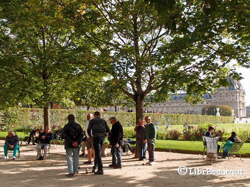 チュイルリー公園 ルーヴル美術館近くの美しい庭園・写真