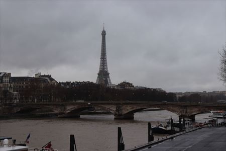 □ 研究員ブログ110 □ 人は空を目指すパリのセーヌ河岸世界遺産アカデミ