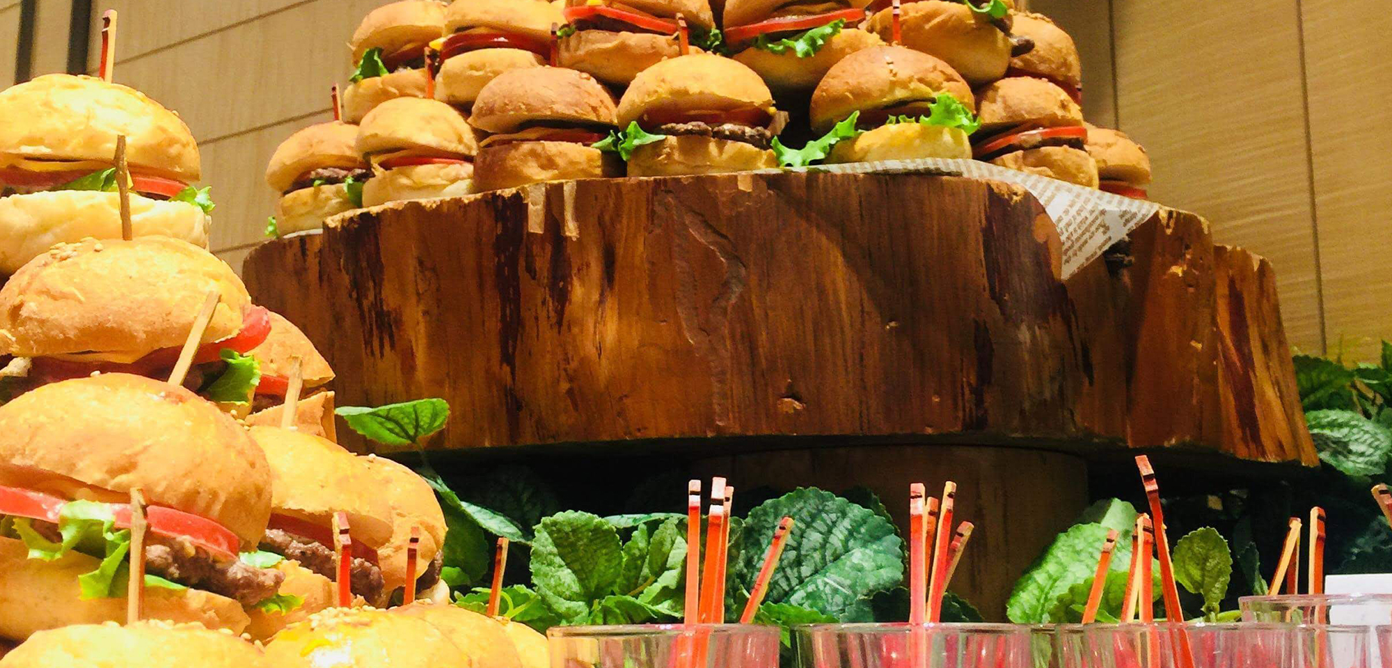 ３月頭、、 引っ越しする前の 最後のホームパーティー。 今は、 こんなパーティー あり得ないよね 涙 😢 早くみんなで、 笑顔で集まりたいね‼️ステイホームしてますか。 頑張ろ🎵 慎之介拝ピーター池畑慎之介芳村真理中尾ミエミッツ・マングローブ生島