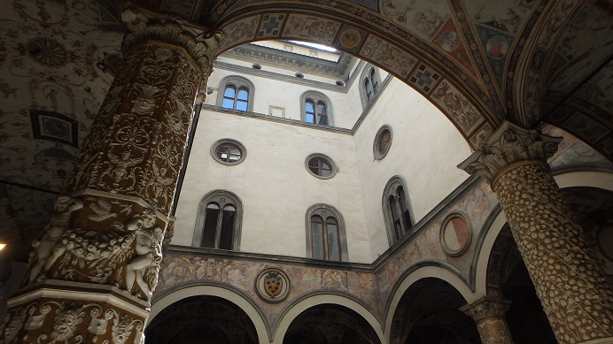 ヴェッキオ宮殿の秘密の通路の単一言語による訪問、ランチまたはジェラート付き