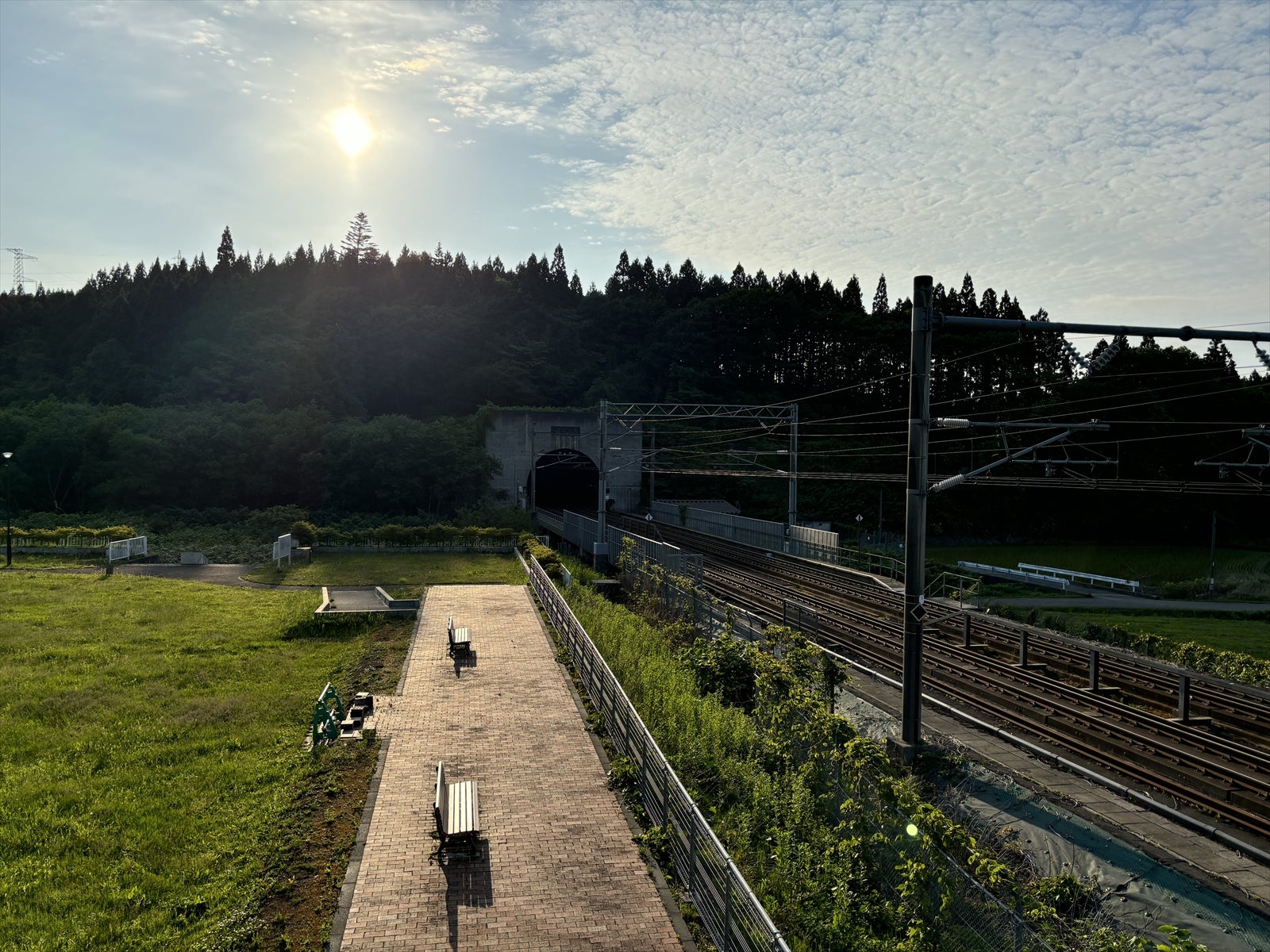 青函トンネル入口広場 北海道と本州をつなぐ青函トンネルの入口 新幹線と貨物列車が同じ線路で見れる場所 - 乗り物好きによる旅行ブログ