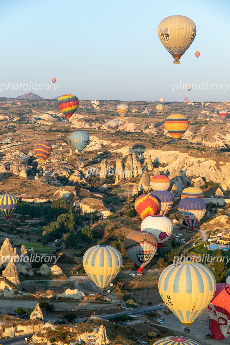 待ってた！トルコ観光の定番 カッパドキアの気球 のベストシーズンが到来！, カッパドキアの気球を楽しむなら、,気候が安定しているこの時期がおすすめ🎈⸒⸒, さらに、おすすめなのは早朝ツアー！, 日の出に徐々に照らされていく, カッパドキアの絶景は,生涯忘れられない思い出になること間違いなし🌄, このベストシーズンに、, カッパドキアに泊まって,