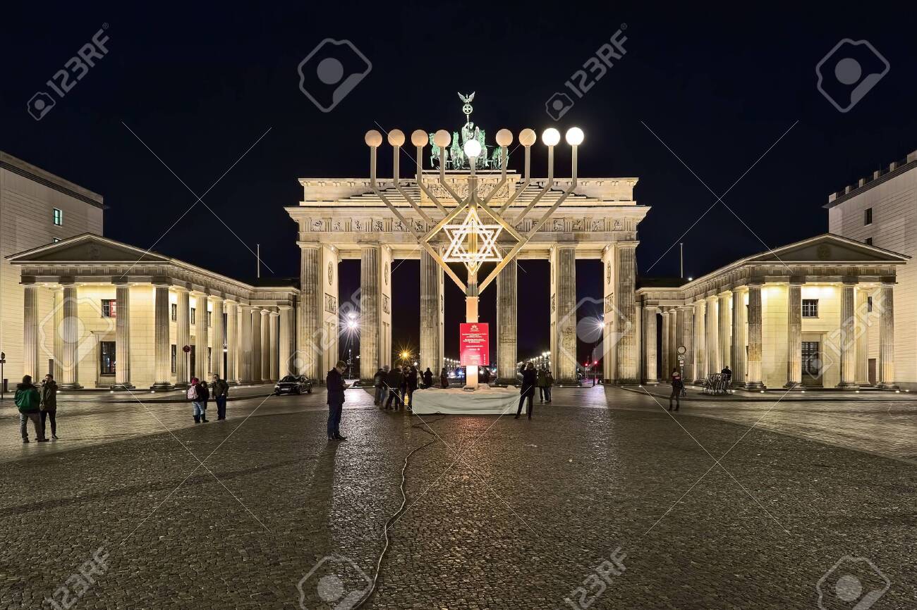 ドイツ、ベルリンのパリ広場の建物Premium写真