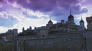 世界遺産 ロンドン塔を征く－血塗られた歴史と王室の秘宝が眠る「中世の城塞」 - Onlineジャーニ