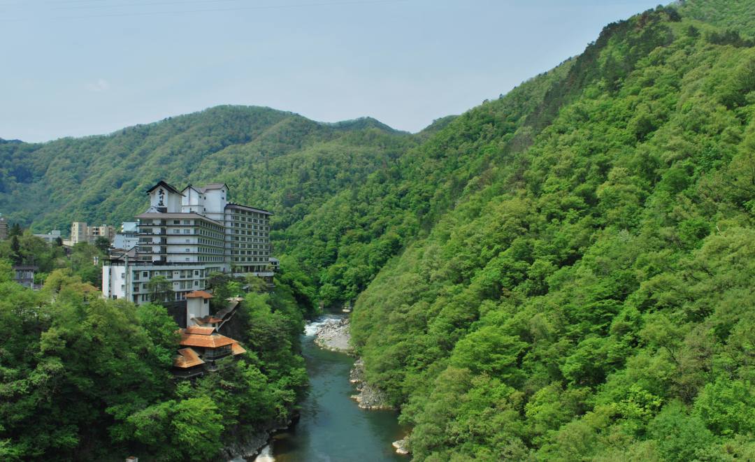 鬼滅の刃の「無限城」そっくり？無限城のモデルといわれる旅館「会津芦ノ牧温泉 大川荘」で日帰り温泉を堪能福島県 - たびのおと