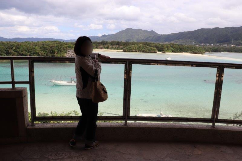 川平湾の駐車場スペース・混雑状況。繁忙期でも午前中の早い時間帯は大丈夫