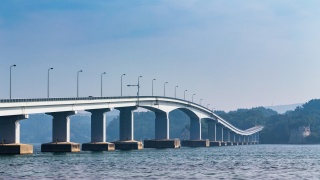道の駅 のとじま 二つの橋がつなぐ出会い 憩いと安らぎの空間 – 「道の駅 のとじま」は石川県の能登半島にある「能登島 」の中央に位置し、観光のお客様はもとより、地域・近隣住民の皆様の広域交流の拠点として親しまれています
